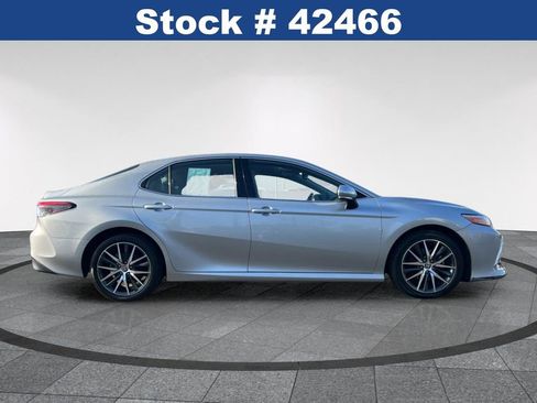 Used 2022 Toyota Camry XLE image 4