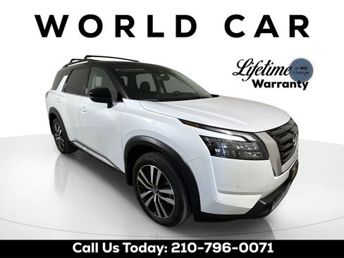 Used 2025 Nissan Pathfinder Platinum image 16