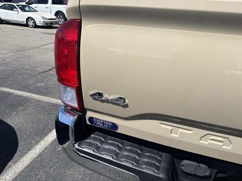 Used 2016 Toyota Tacoma SR5 w/ SR5 Appearance Package (SN) AWD/4WD image 5