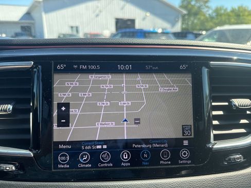 Used 2019 Chrysler Pacifica Touring-L FWD image 13