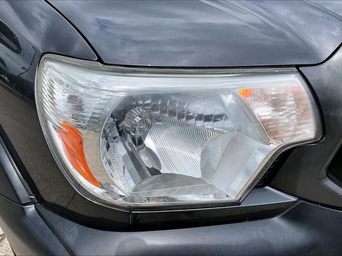 Used 2012 Toyota Tacoma PreRunner image 28