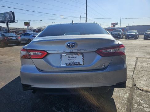 Used 2020 Toyota Camry LE image 5