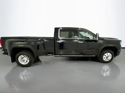Used 2025 GMC Sierra 3500 Denali Ultimate image 8