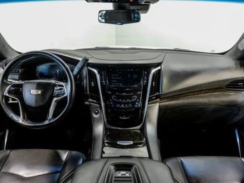 Used 2020 Cadillac Escalade Platinum RWD image 22