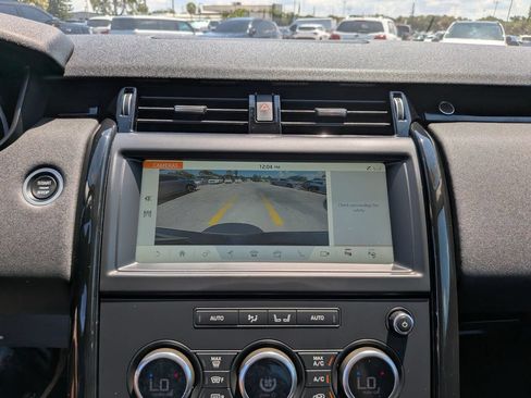 Used 2019 Land Rover Discovery SE AWD/4WD image 25