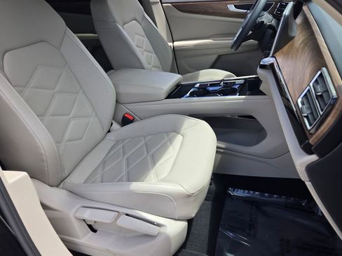 Certified 2024 Volkswagen Atlas SE FWD image 22