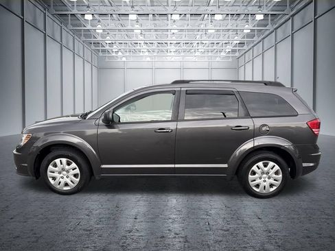 Used 2017 Dodge Journey SE w/ Flexible Seating Group FWD image 2