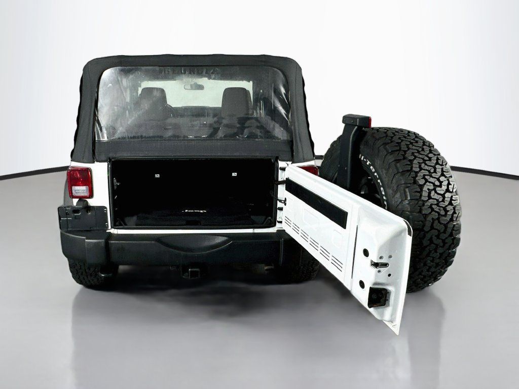 Used 2015 Jeep Wrangler Sport w/ Connectivity Group AWD/4WD image 27