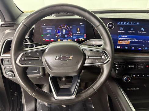 Used 2025 Chevrolet Suburban Z71 image 23