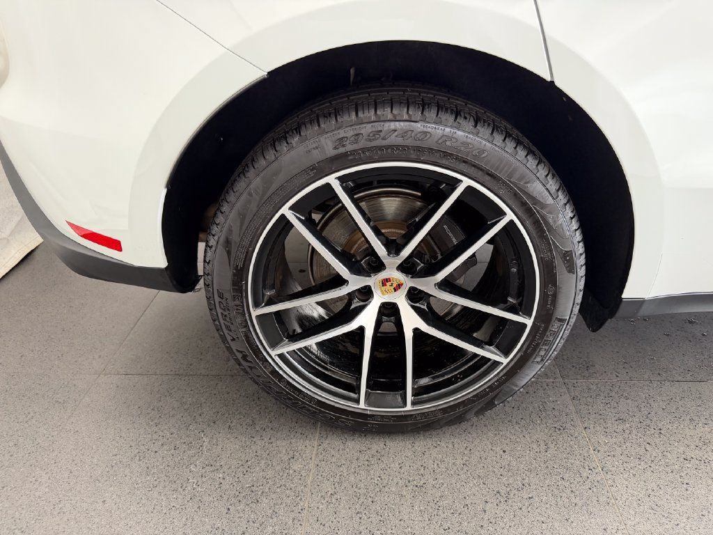 Certified 2026 Porsche Macan AWD/4WD image 12