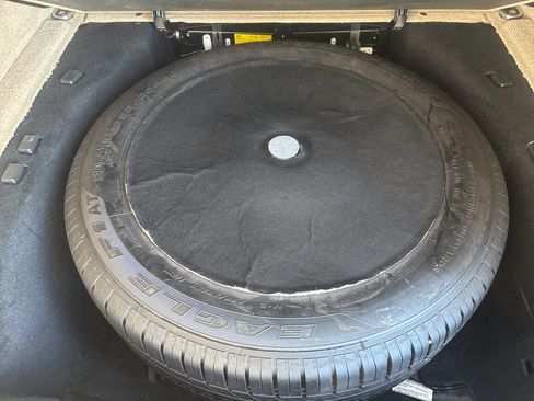 Used 2017 Land Rover Range Rover HSE image 38