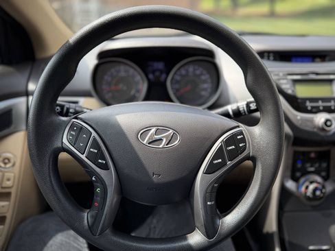 Used 2013 Hyundai Elantra GLS w/ Preferred Pkg FWD image 18