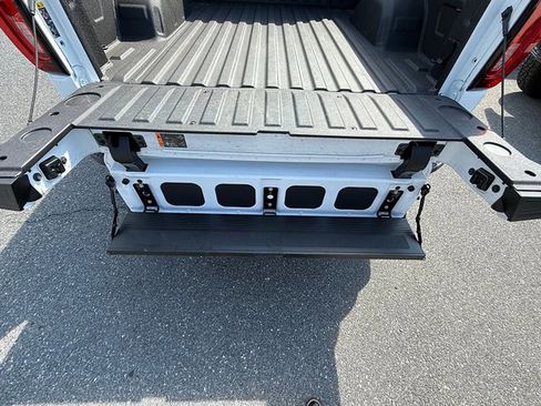 Used 2025 GMC Sierra 1500 AT4 w/ Technology Package AWD/4WD image 7