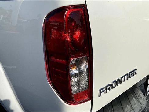 Used 2019 Nissan Frontier SV image 17