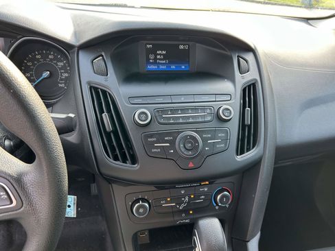 Used 2018 Ford Focus SE FWD image 20