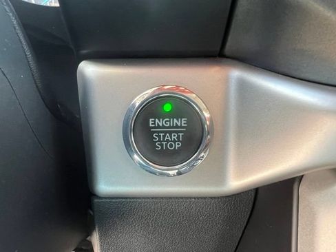 Used 2023 Ford Expedition XLT AWD/4WD image 34