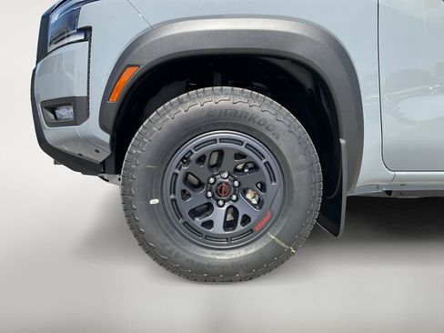 New 2025 Nissan Frontier PRO-4X w/ Black Accent Package image 37