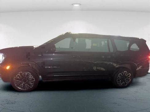 Used 2024 GMC Yukon XL Denali Ultimate AWD/4WD image 17