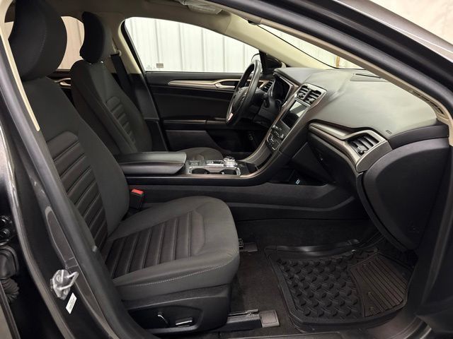 Used 2019 Ford Fusion SE FWD image 23