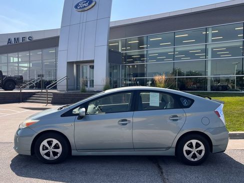 Used 2013 Toyota Prius Two FWD image 3