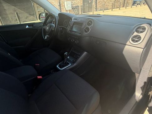Used 2017 Volkswagen Tiguan Limited w/ Premium Package image 11