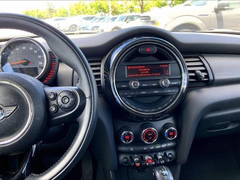 Used 2016 MINI Cooper 4-Door Hardtop FWD image 4