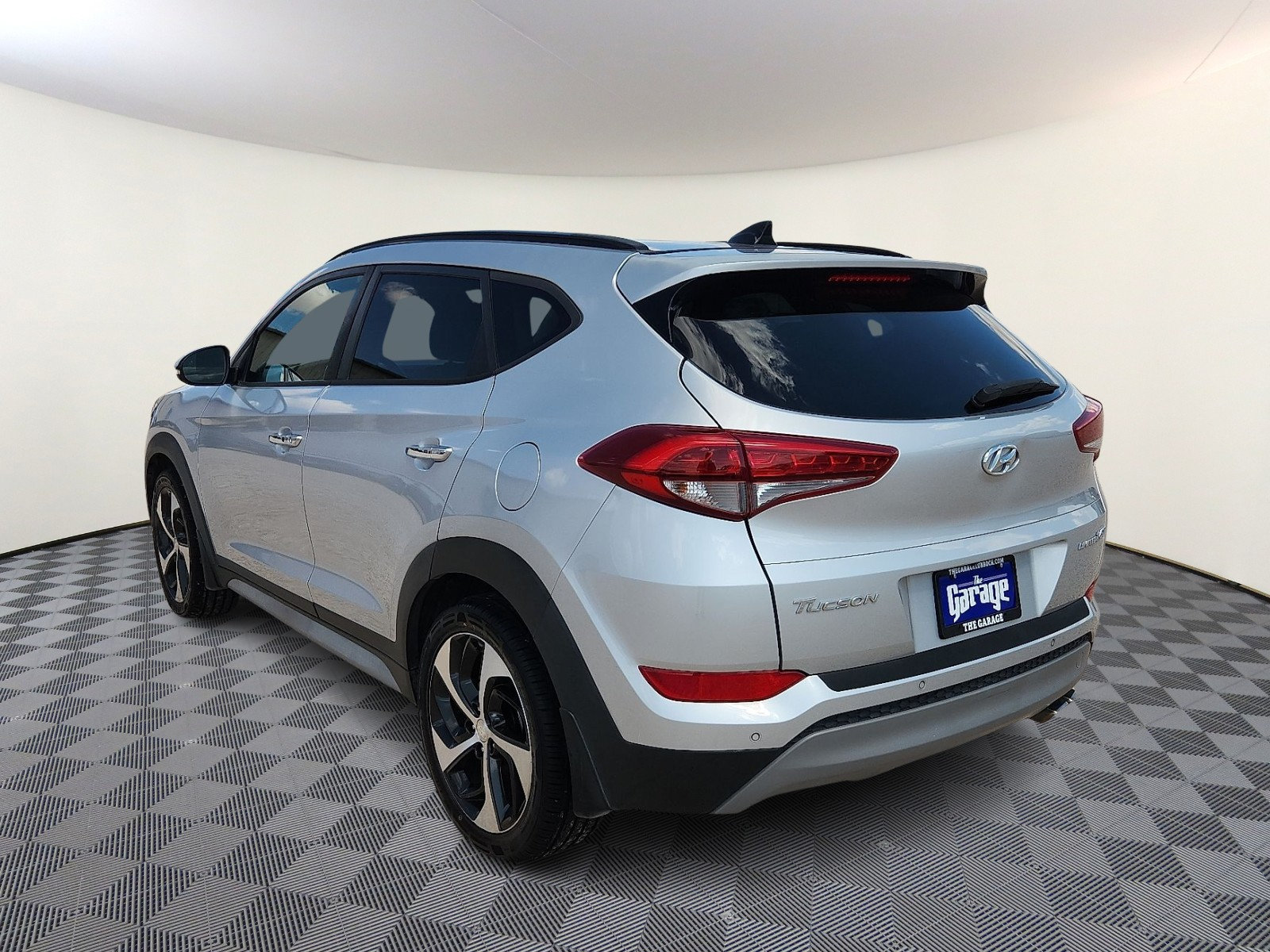Used 2017 Hyundai Tucson Limited w/ Limited Ultimate Package 03 FWD image 3