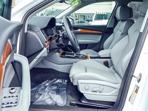 Used 2023 Audi Q5 e Premium AWD/4WD image 2
