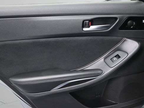 Used 2022 Toyota Avalon Touring image 39