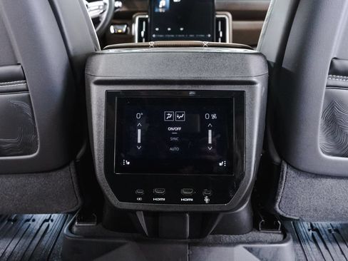 Used 2025 GMC Yukon XL Denali Ultimate AWD/4WD image 30