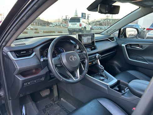 Used 2019 Toyota RAV4 Limited image 10
