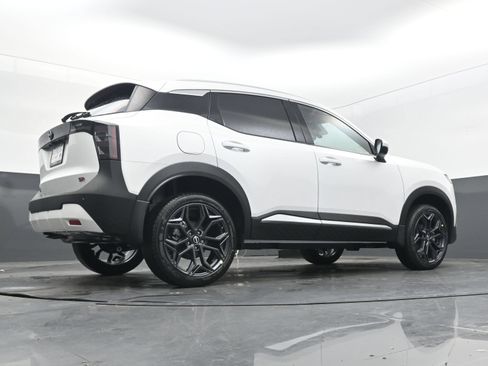 Certified 2025 Nissan Kicks SR FWD image 27