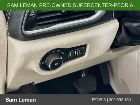 Used 2024 Chrysler Pacifica Limited w/ Trailer Tow Group FWD image 10