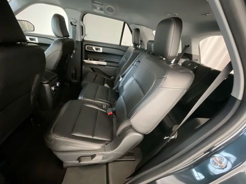 Used 2022 Ford Explorer XLT w/ Equipment Group 202A AWD/4WD image 21