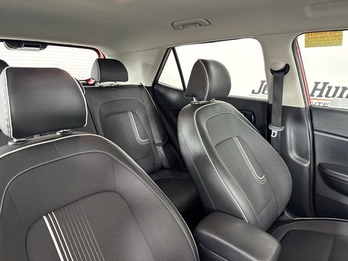 Used 2024 Hyundai Venue Limited image 33