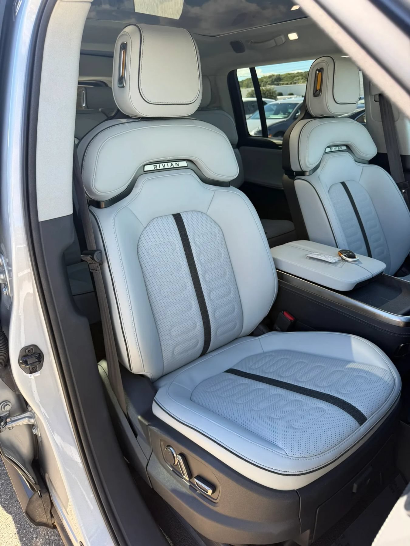 Used 2024 Rivian R1S Adventure Dual AWD/4WD image 20