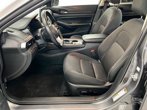 Used 2025 Nissan Altima 2.5 SV w/ SV Premium Package FWD image 18