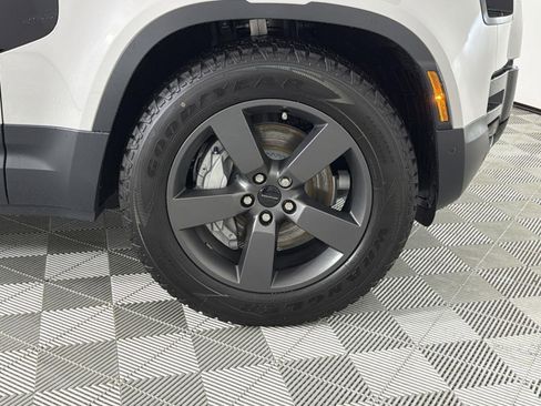 New 2026 Land Rover Defender 110 S image 34