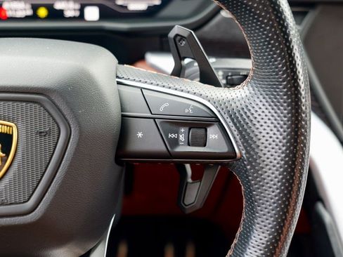 Used 2019 Lamborghini Urus Base image 44