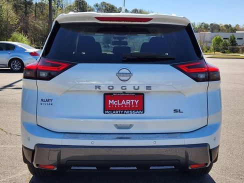 Used 2025 Nissan Rogue SL image 6