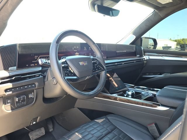 Used 2025 Cadillac Escalade Sport Platinum w/ LPO, Floor Liner Package AWD/4WD image 25