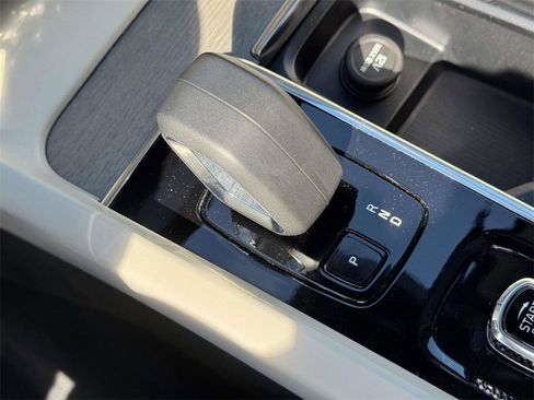 Certified 2023 Volvo XC60 B5 Plus w/ Climate Package image 28