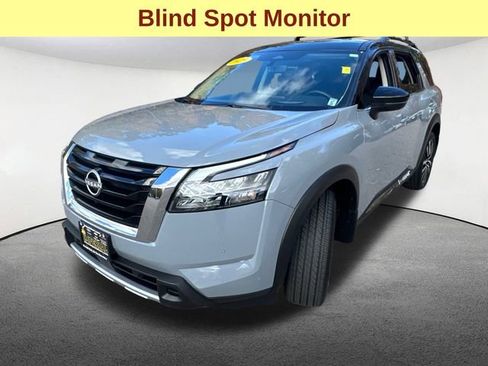 Used 2025 Nissan Pathfinder Platinum w/ Cargo Package AWD/4WD image 6