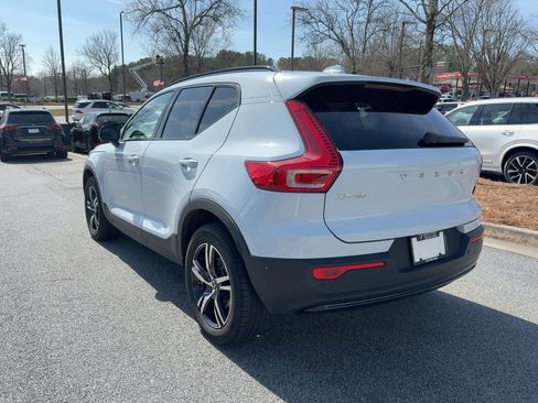 Certified 2024 Volvo XC40 B5 Core image 3