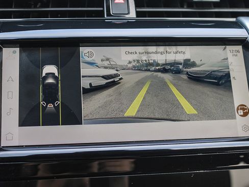 Used 2022 Land Rover Discovery Sport SE image 25