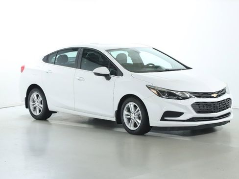 Used 2016 Chevrolet Cruze LT w/ Sun And Sound Package image 9