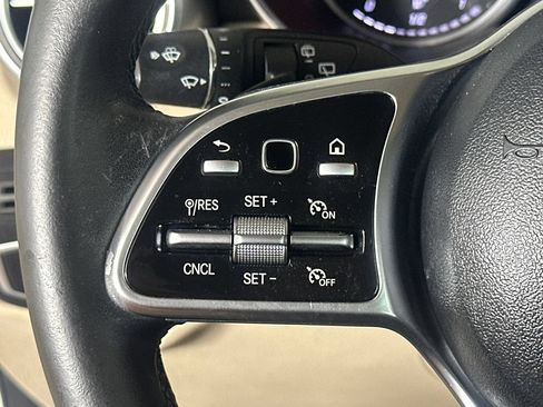 Used 2020 Mercedes-Benz GLC 300 image 27