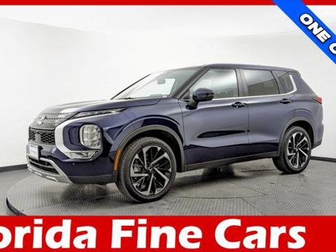 Used 2024 Mitsubishi Outlander SE image 1