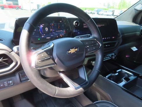 Certified 2025 Chevrolet Silverado EV LT AWD/4WD image 15