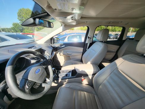Used 2017 Ford Escape Titanium w/ Equipment Group 301A AWD/4WD image 10